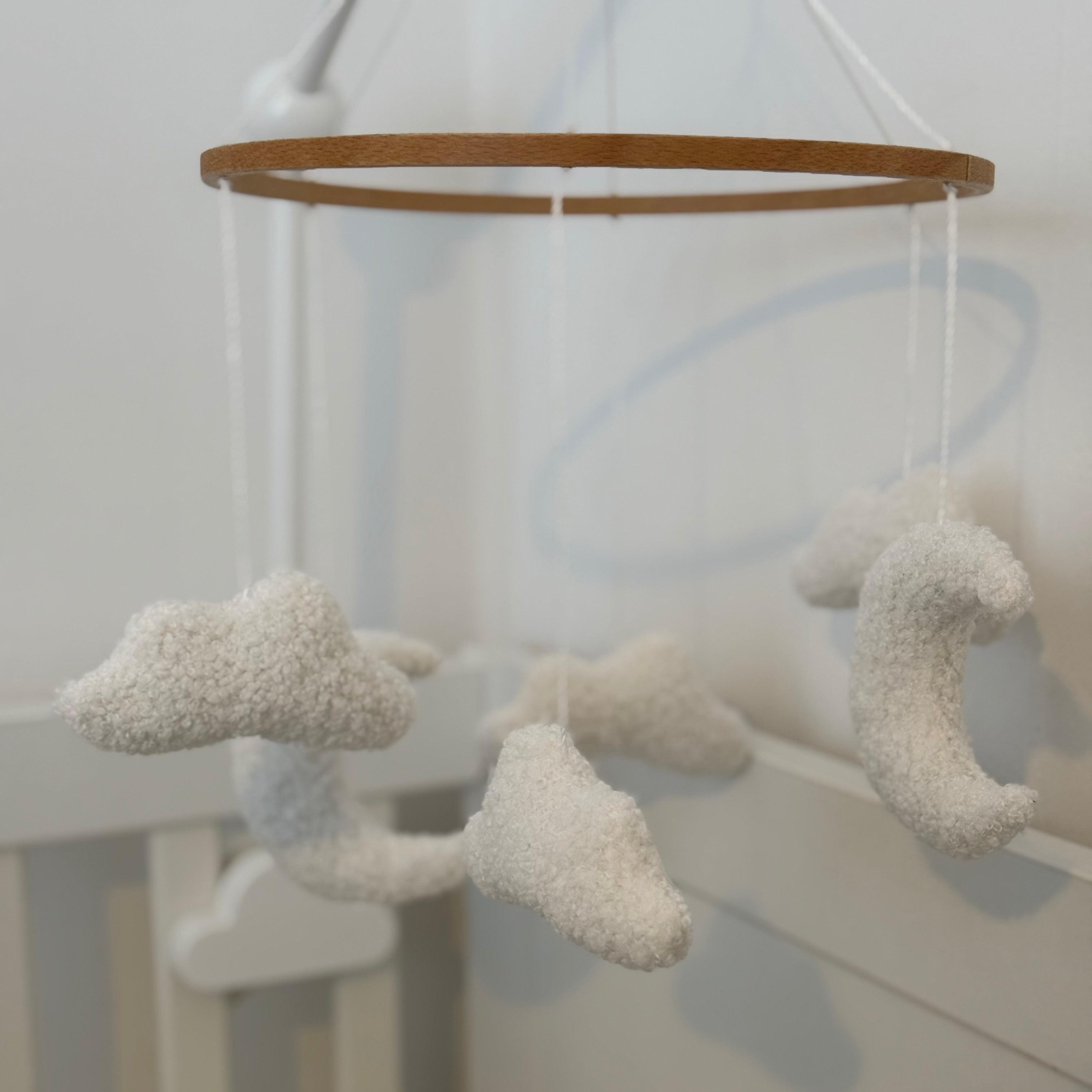 Baby mobiel wolk en maan wit minimalistisch handgemaakt