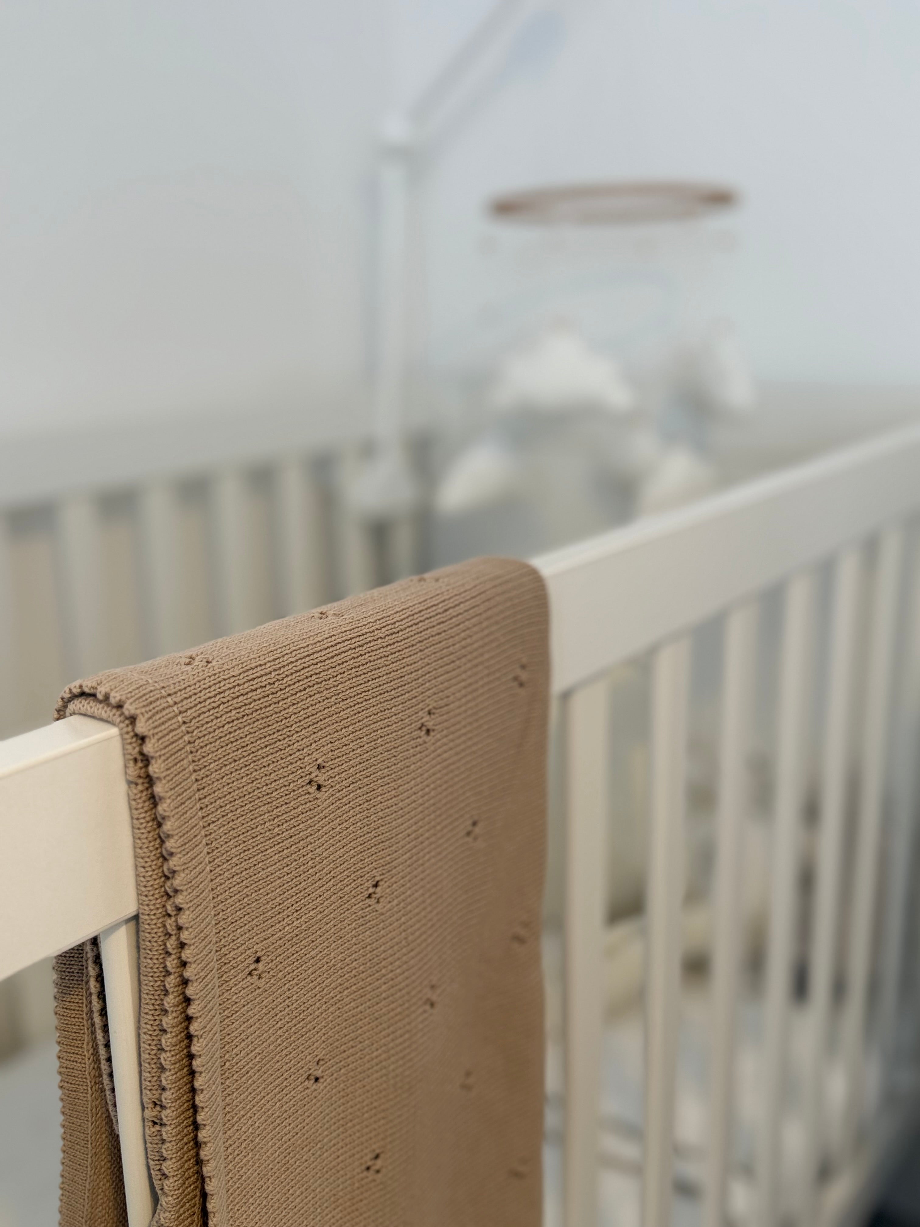 zachte katoenen taupe of beige babydeken